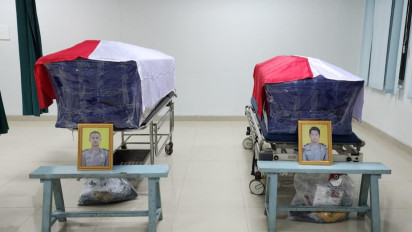 Dua Jenazah Korban Jatuhnya Helikopter Mabes Polri Dimasukan ke Dalam Peti dan Dilakukan Upacara Kepolisian