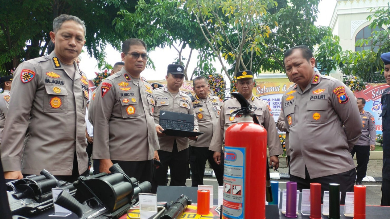 Belajar dari Kasus Kanjuruhan, Kapolda Jatim Cek Kelayakan Alat Khusus Milik Polri
            - galeri foto
