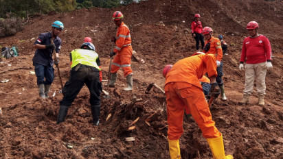 Hari ke-10 SAR Temukan Serpihan 3 Kendaraan di Longsoran Sate Sinta