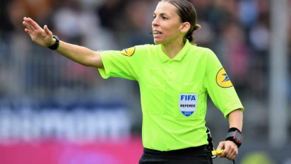 Stephanie Frappart akan Jadi Wasit Perempuan Pertama yang Pimpin Laga Piala Dunia, Simak Profilnya!