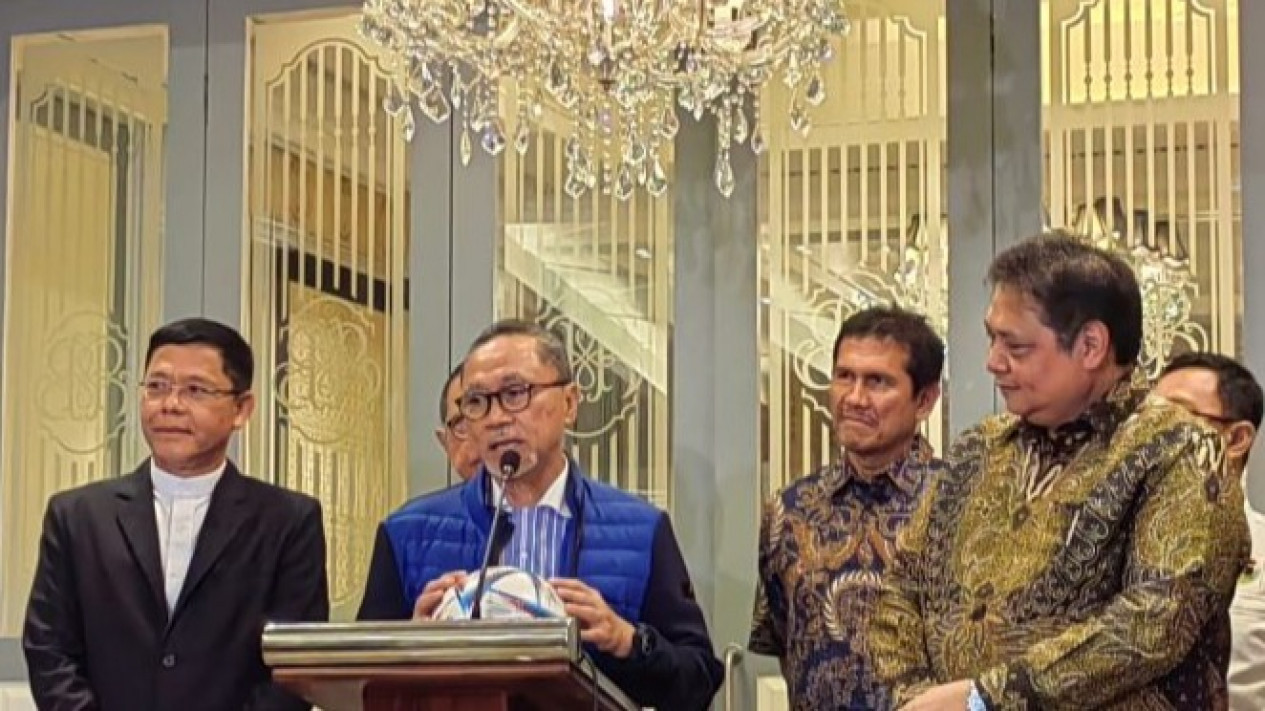 Zulhas Analogikan Partai di KIB Seperti Tim di Piala Dunia
            - galeri foto