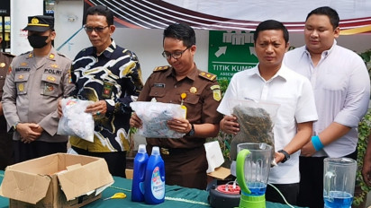 Jelang Akhir Tahun Kejari Tanjung Perak Surabaya, Musnahkan 3,9 kg Sabu dan Ribuan Pil Double L