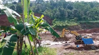 Bahayakan Pemukiman, Ratusan Warga di Batang Tutup Paksa Tambang Galian C Ilegal