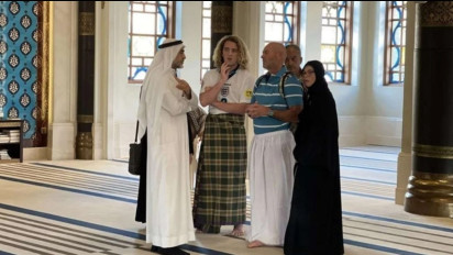 Viral Video Fans Piala Dunia, Kunjungi Masjid Dengar Azan dan Belajar Islam di Qatar