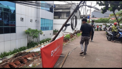 Suara Dentuman Kencang Serta Aliran Listrik yang Mati Saat Detik-detik Robohnya Tembok