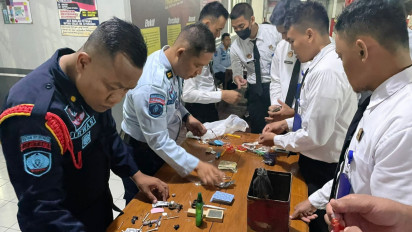 Rutan Situbondo Dirazia, Temukan Puluhan Barang Ilegal, Ini Daftarnya