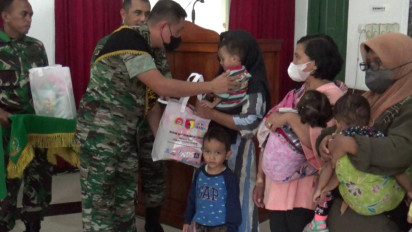Puluhan Anak Stunting Mendapat Bantuan Sembako dan Vitamin dari Kodim Surabaya Timur