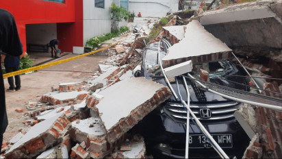 CIMB Niaga Libatkan Ahli dalam Mencari Penyebab Tembok Gedung yang Roboh di Bintaro