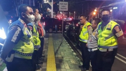 Polda Metro Jaya Sidak Gabungan Bersihkan Parkir Liar Mobil di Kawasan Mewah Tongkrongan Anak Muda Jaksel