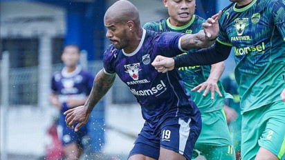 Persib Bandung Menutup Latihan Pekan Ini dengan Game Internal, Arsan Makarin Cetak Gol Kemenangan