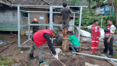 Relawan Lampung Bangun Fasilitas MCK dan Pengobatan Gratis di Lokasi Gempa Cianjur