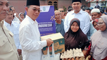 Ribuan Warga Mandailing Natal Serbu Pembagian Paket Sembako "Prabowo Presiden"