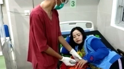 Efek Gempa Garut, Seorang Perempuan Dilarikan ke rumah Sakit di Selaawi Akibat Kepalanya Terkena Runtuhan Plafon Rumah