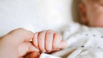 Jasad Bayi Baru Lahir Dibungkus Sarung Ditemukan Mengapung di Kali Krukut Tambora