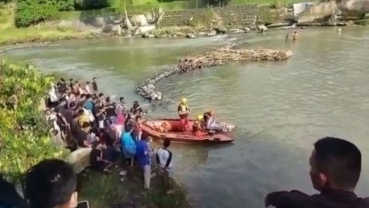 Terjun Dari Atas Pohon, Bocah 11 Tahun Hilang di Sungai Belawan