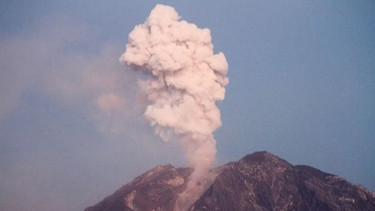 BNPB Tegaskan Letusan Gunung Semeru Tidak Sebabkan Tsunami