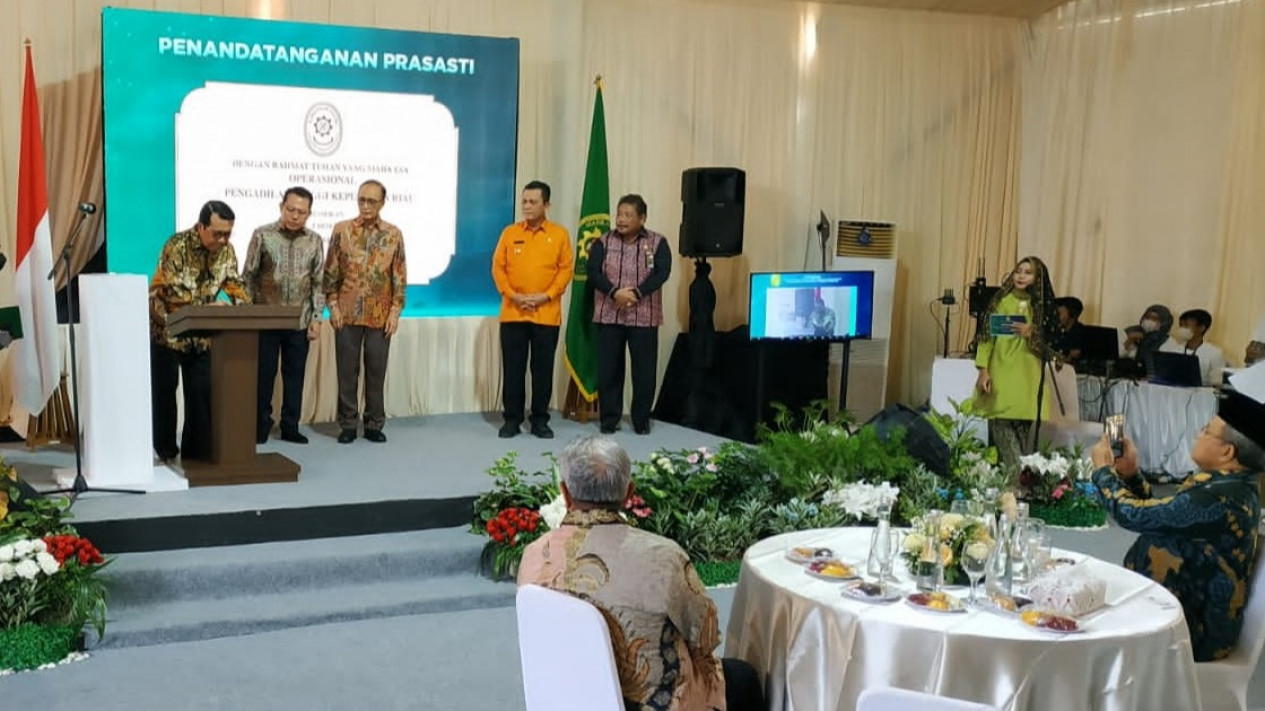 Ketua MA Resmikan 13 Pengadilan Tinggi dan 38 Pengadilan Negeri Seluruh Indonesia Termasuk Pengadilan Tinggi Kepri
            - galeri foto