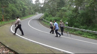 Cari Penyebab Laka Bus Masuk Jurang, Tim TAA Polda Jatim Gelar Olah TKP