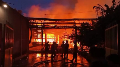 Diduga Korsleting Listrik, Rumah Cina Kuno Berusia Ratusan Tahun di Rembang Ludes Terbakar