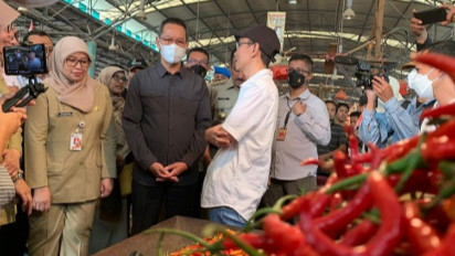 Pj Gubernur DKI Jakarta Kunjungi Pasar Induk Kramat Jati, Cek Harga dan Pasokan Bahan Pangan Jelang Nataru
