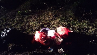 Tragis! Bayi Baru Lahir Ditemukan Dalam Kantong Kresek di Tempat Pembuangan Sampah