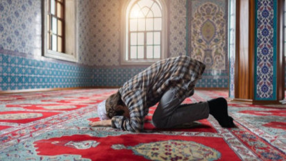 Niat Sholat 5 Waktu yang Benar, Ustaz Abdul Somad Ingatkan Kaum Muda Islam