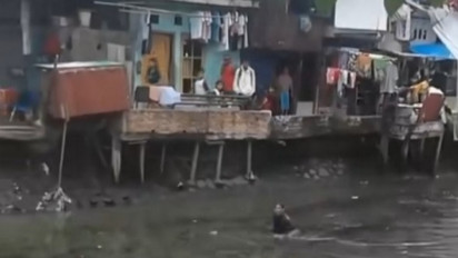 Nekat! Hindari Amukan Massa, Jambret Handphone di Johar Baru Ceburkan Diri ke Kali