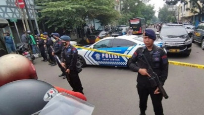 Anggota Polisi Alami Luka Hingga Tewas Akibat Ledakan Dugaan Bom Bunuh Diri di Polsek Astana Anyar