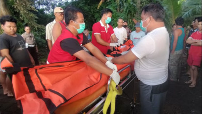 Mayat Tanpa Identitas Ditemukan Tersangkut di Bawah Jembatan Bambu, di Bali