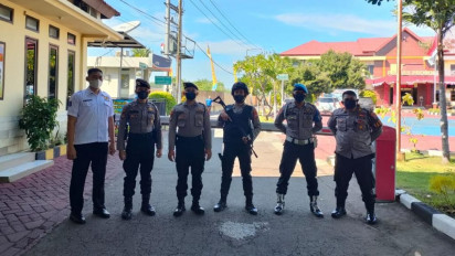 Pasca Bom Bunuh Diri di Polsek Astanaanyar Bandung, Polres Probolinggo Perketat Penjagaan di Pos Gerbang Utama