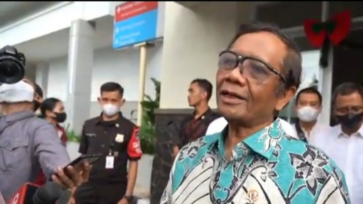 Mahfud MD Kunjungi TKP Bom Bandung: Teroris Bukan Pejuang Agama Apapun
            - galeri foto