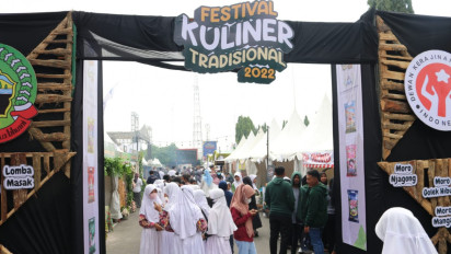 Puluhan Lapak Sajikan Berbagai Makanan di Festival Kuliner Tradisional Blora