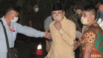 Diam Seribu Bahasa, Bupati Bangkalan Datang ke KPK Bersama Kelima Pejabat Tersangka Suap Jual Beli Jabatan