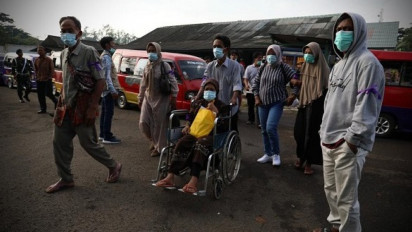 Naik Angkot, Warga Terdampak Gempa Cianjur Antusias Terima Bantuan Presiden