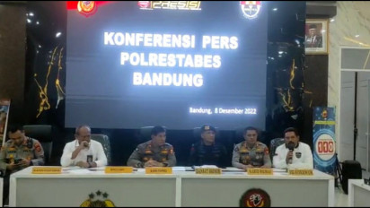 Polda Jawa Barat Mengamankan 23 Barang Bukti Insiden Bom Bunuh Diri di Polsek Astanaanyar