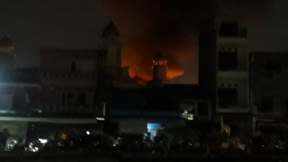 Kebakaran Landa Sebuah Rumah di Jalan Raya Bekasi Jatinegara Kaum, Tiga Unit Pemadam Kebakaran Dikerahkan