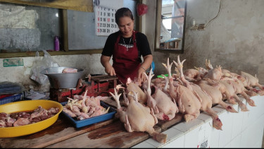 Jelang Natal dan Tahun Baru, Harga Komoditi Lain Naik, Harga Daging Ayam di Kota Blitar Turun