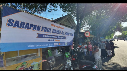 Peduli Kaum Dhuafa, Warung Peduli Forsijama Probolinggo Sediakan Makanan Murah di Hari Jumat Berkah