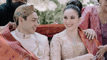 Penuh Kebahagiaan, 7 Potret Pernikahan Chelsea Islan dan Rob Clinton Cardinal yang Tak Terlupakan