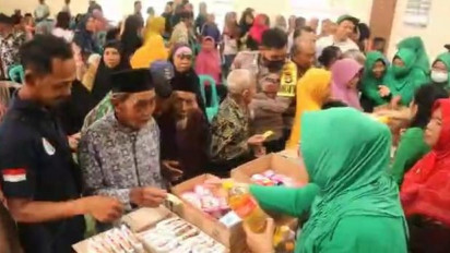 Ratusan Warga Pringsewu Lampung Serbu Bazar Murah Sembako Serba Rp 2 Ribu