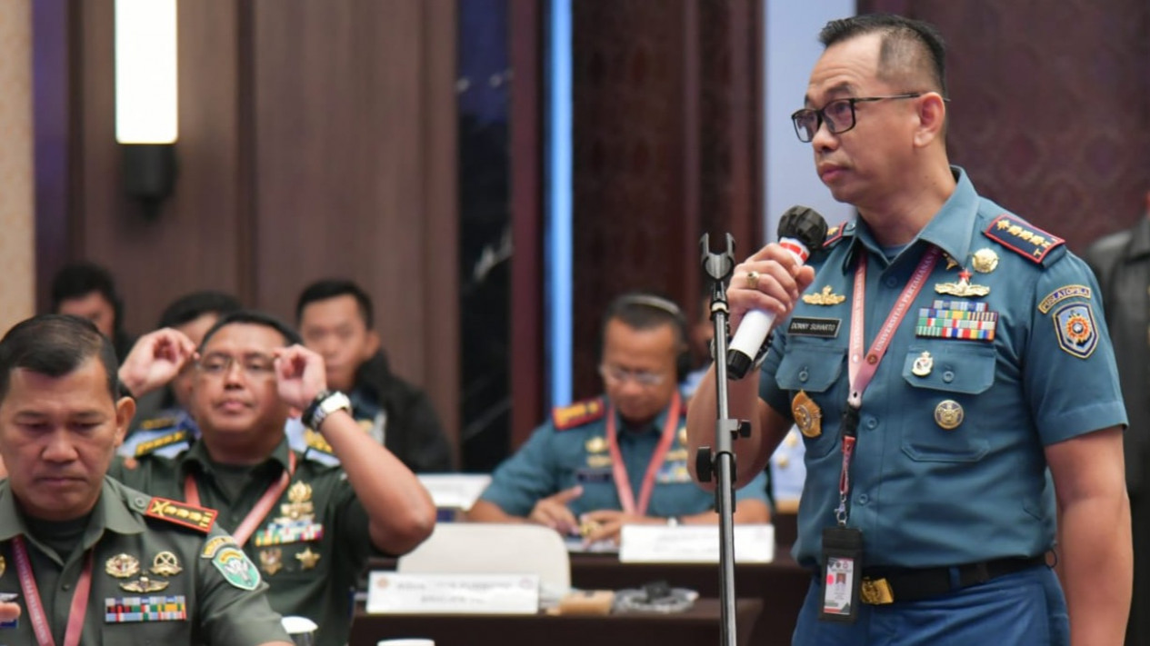 Kementerian Pertahanan Gelar "Warfare and Strategy Course 2022", Kolonel Donny Suharto Peserta Terbaik TNI AL
            - galeri foto
