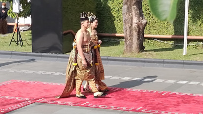 Jalani Prosesi Adat, Kaesang Pangarep-Erina Gudono Pakai Busana Pengantin Dodotan Solo Basahan