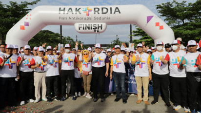 KPK Gelar Jalan Sehat Peringati Hari Antikorupsi Sedunia 2022