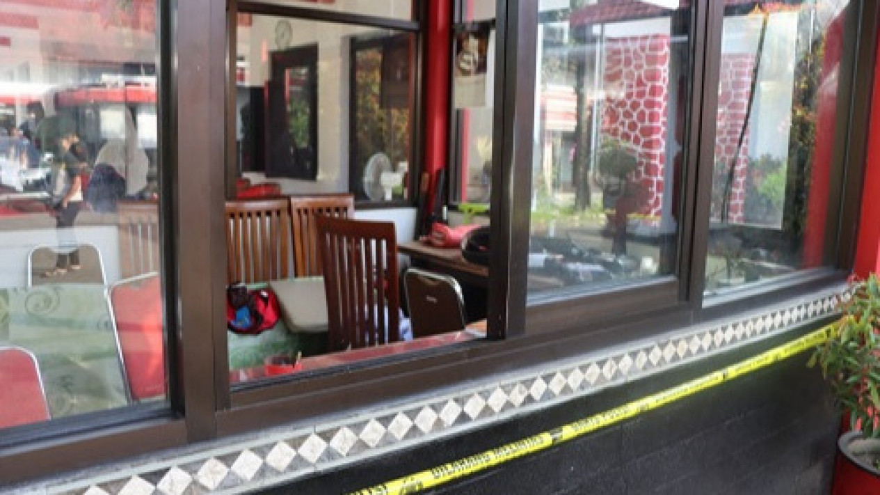 Rumah Dinas Wali Kota Blitar Dirampok, Uang Ratusan Juta dan Perhiasan Raib
            - galeri foto