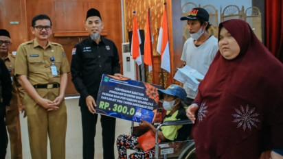300 Orang Penyandang Disabilitas dan Lansia Dapat Uang Tunai dari Pemko Dumai