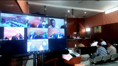 Politisi Partai Demokrat Jabar Irfan Suryanagara dan Istrinya Dimeja Hijaukan