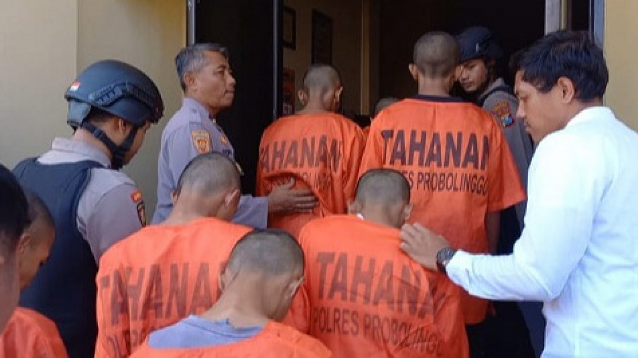 Kenal di Medsos, Gadis Dibawah Umur Digilir 7 Pemuda di Probolinggo
            - galeri foto