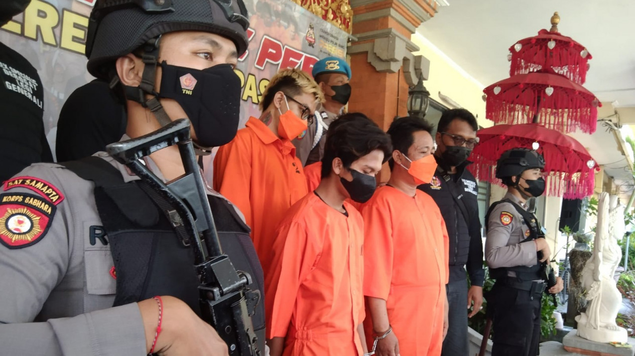 Puluhan Ribu Pil Koplo Siap Diedarkan untuk Pesta Tahun Baru, Disita Polresta Denpasar
            - galeri foto