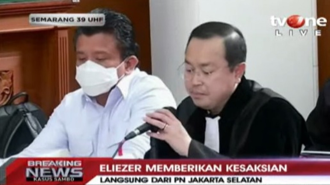 Persidangan Memanas Usai Bharada E Dibentak Pihak Ferdy Sambo, Jaksa Tegur Arman Hanis
            - galeri foto