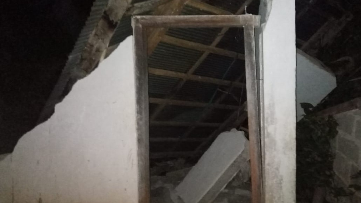 Terjadi 50 Kali Gempa Susulan di Karangasem Bali, 6 Kecamatan Terdampak, Puluhan Rumah Rusak
            - galeri foto